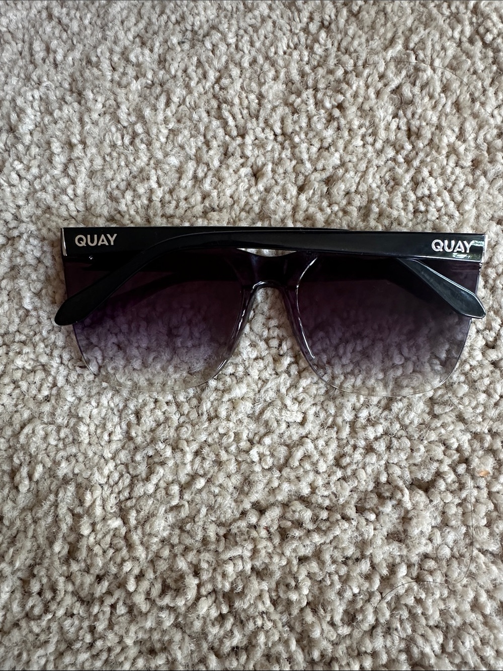Quay • Come Thru Gradient Sunglasses - Picture 3 of 6